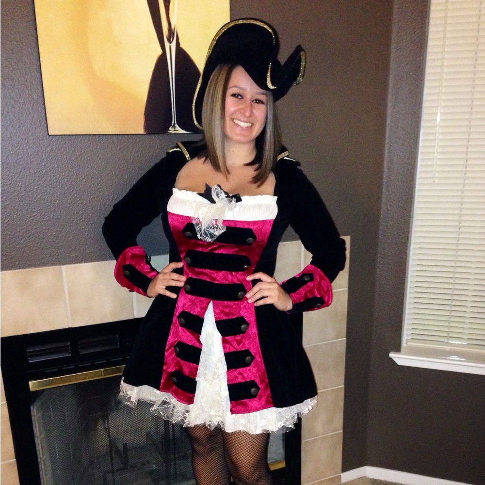 Leg Avenue Women’s Pirate Halloween Costume